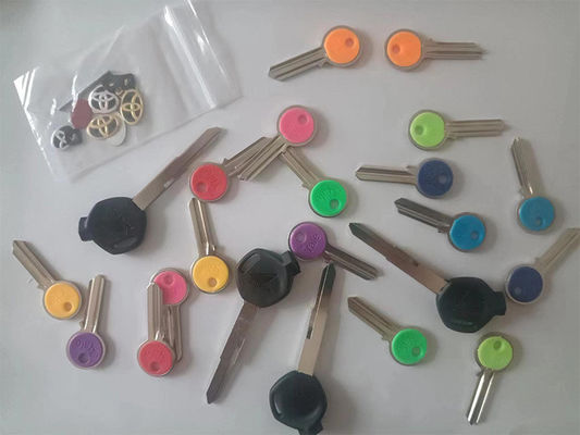 Clé de porte en métal magnétique en alliage de titane multicolore