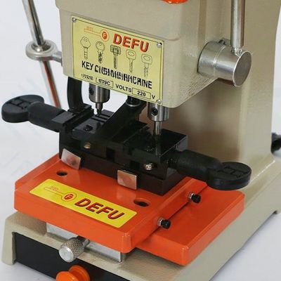 Machine de perçage automatique de coupe de clés à vitesse de 9000 tr / min et puissance du moteur de 120 W