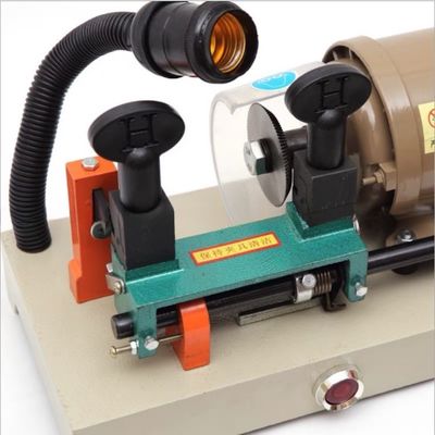 Voltage 110V/220V/50Hz/60Hz Serre-clés horizontale pour duplicateur de clés