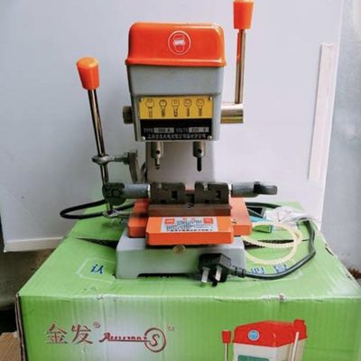 13.5kg Verticale machine à couper les clés pour les clés de voiture et de maison