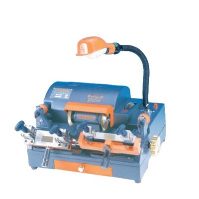 Machine automatique de découpe de clés pour outils de serrurerie et duplicateur de clés de porte