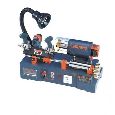 Machine automatique de découpe de clés pour outils de serrurerie et duplicateur de clés de porte